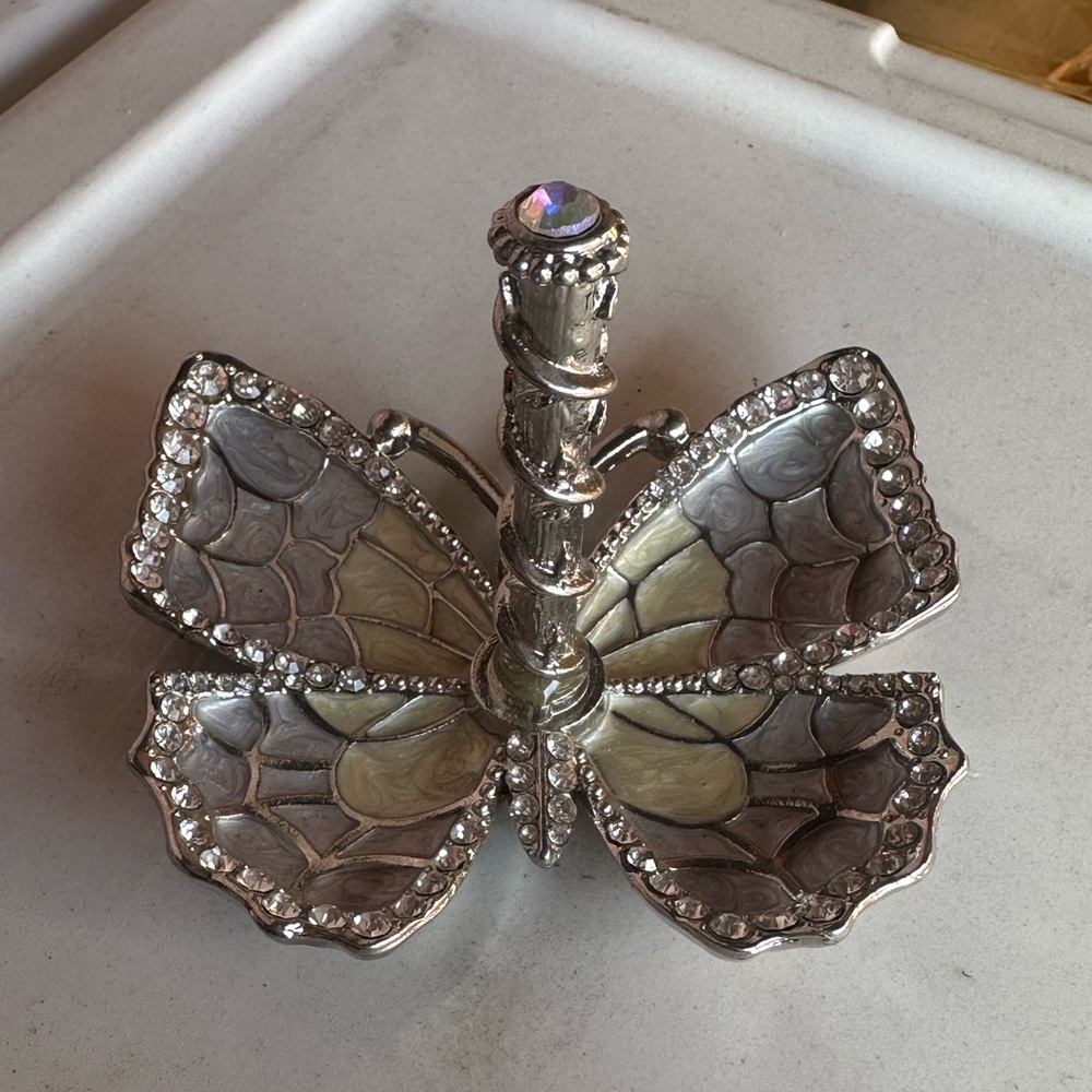Butterfly jewelry holder